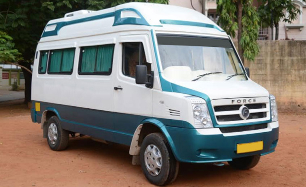 14 seater tempo traveller price per km