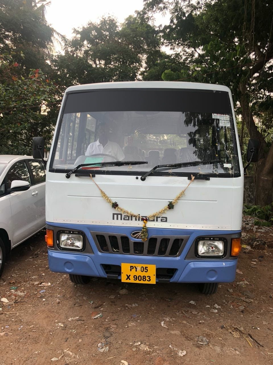 mahindra-van